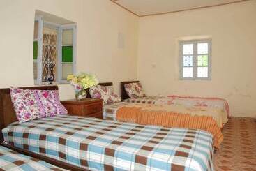 Пансион Gite L Ile Du Caroubier