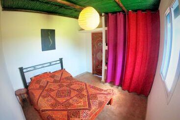 פנסיון Les Racines