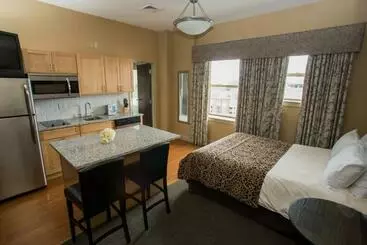 호텔 The Parker Inn And Suites