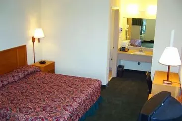 Отель Travelers Inn & Suites