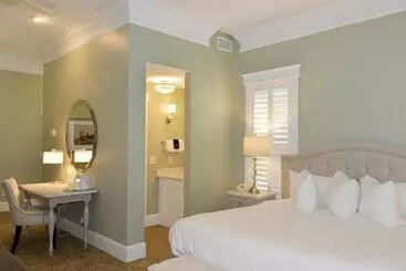 Отель Village Inn And Pub