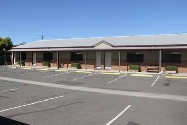 فندق على الطريق The Saltbush Motor Inn