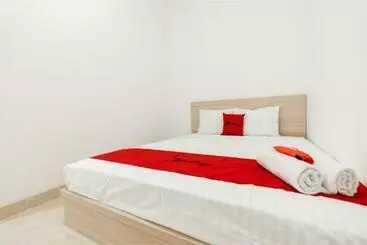 ホテル Reddoorz @ Graha Cemerlang Maros