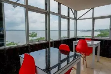 ホテル Reddoorz Near Kendari Beach 2