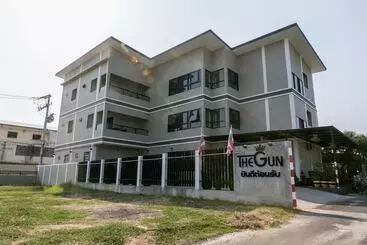هتل The Gun