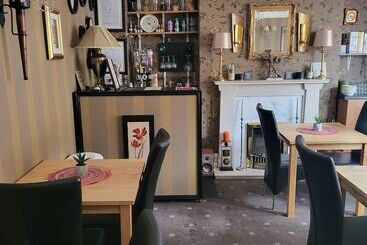 膳宿费 Rossdene House