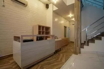 Hotel Oyo 1270 Residence 8