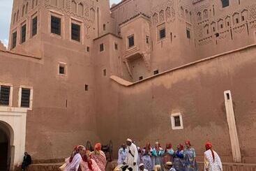 تختخواب و صبحانه Dar Widad