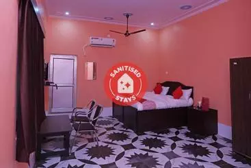 Hotel Oyo 22221 Yadav