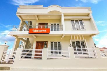 Hotel Fabexpress Royal Hideway Resort