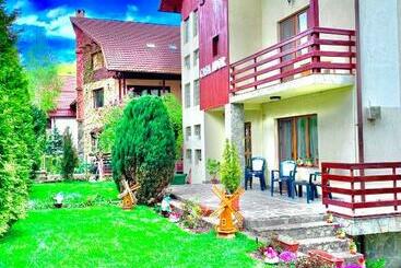 پانسیون Casa Ador