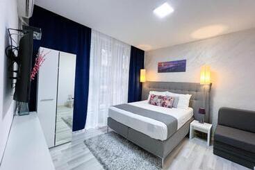 Pensione Centar Forever