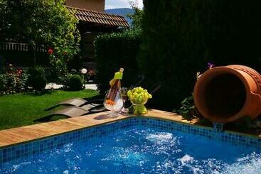 Pensione Zigen House