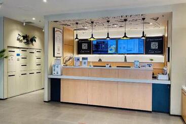 Hotel Hanting Yibin Zhongshan Street