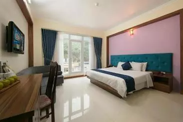 Hotel The Oversleep Catba Hostel