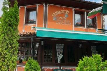 فندق Chuchura Family