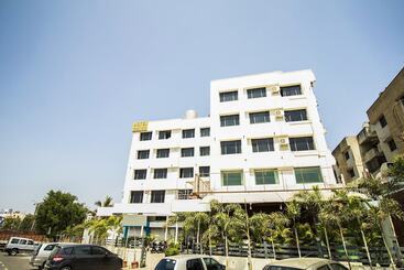 Capital O 40904 Hotel Satish Executive