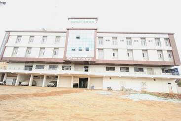 Otel Spot On 29404 Kruthika Comforts