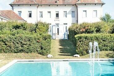 بنسيون Château De Moncley