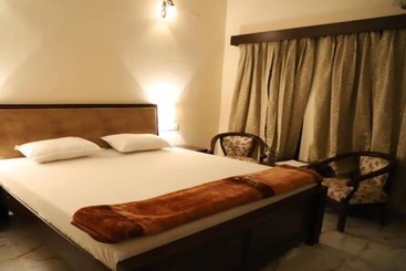 Resort Karnavati Retreat