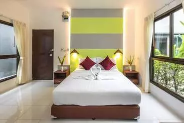 Hotel Modern Resort At Naiyang