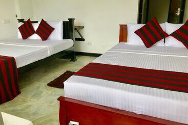 ホテル Shades Ella