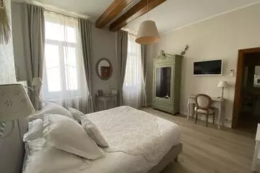 Majatalo La Maison Du Poëlon