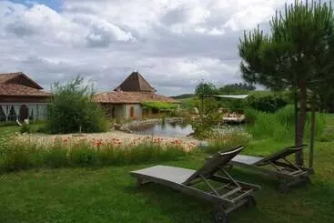 ベッドアンドブレックファースト Le Hameau Des Coquelicots