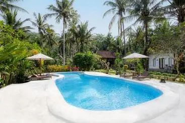 Hotel Crystal Bay Villa & Residence