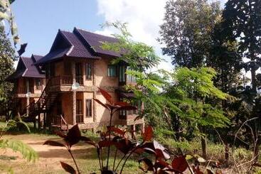 Szálloda Khunyuam Resort