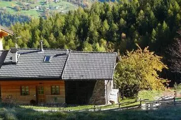 Mökkimajoitus Baita Cavecia