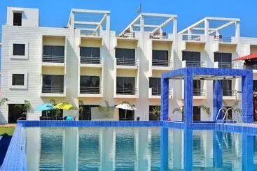 La Macaw Resort