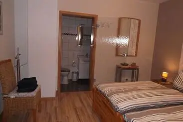 ホテル Ferienwohnung Schmitz