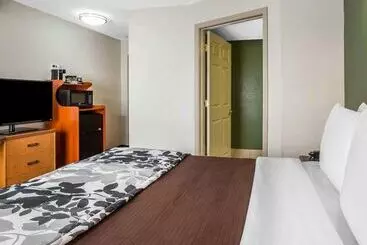 호텔 Clarion Pointe Albemarle