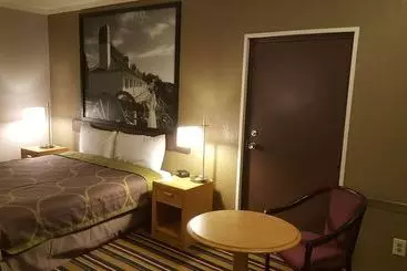 מוטל Burton Inn & Suites