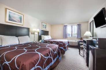 Motel Super 8 By Wyndham Cleveland Tx