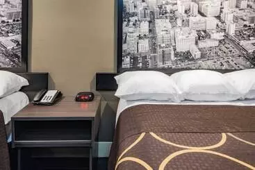 فندق على الطريق Super 8 By Wyndham North Hollywood