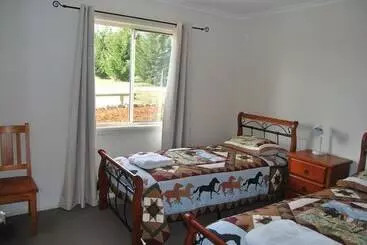 コテージ High Country Trail Rides & Farm Stay