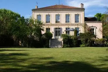 ベッドアンドブレックファースト Château De Grenier