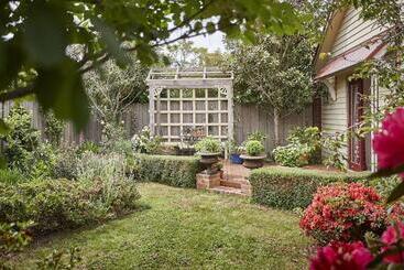 Box Cottage Apartment