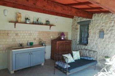 Bed and Breakfast A La Maison D'hôtes