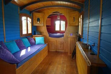 צימר Une Roulotte Et Des Chevaux