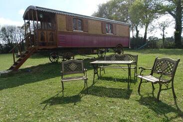Bed and Breakfast Une Roulotte Et Des Chevaux