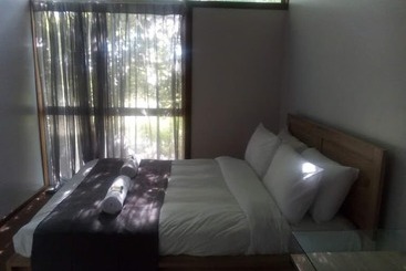 Отель Guyra Summit Caravan Park