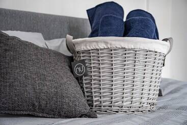 پانسیون Apollocruz Scorton House