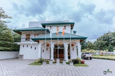 Hotel Lakegala Resort