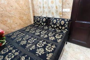 پانسیون Room In Guest Room Posh S Delhi Foreigners Area, Lajpat Nagar