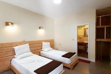 پانسیون At Pikotiko S   Korca City Rooms For Rent