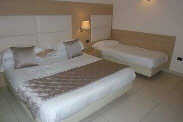 בית מלון כפרי Mediterraneo Palace