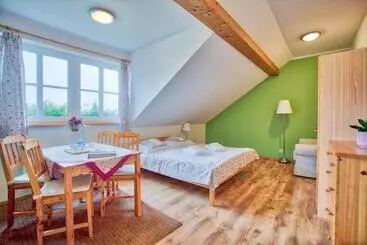 Ostello Penzion Pivnice   Jítravský Dvorec